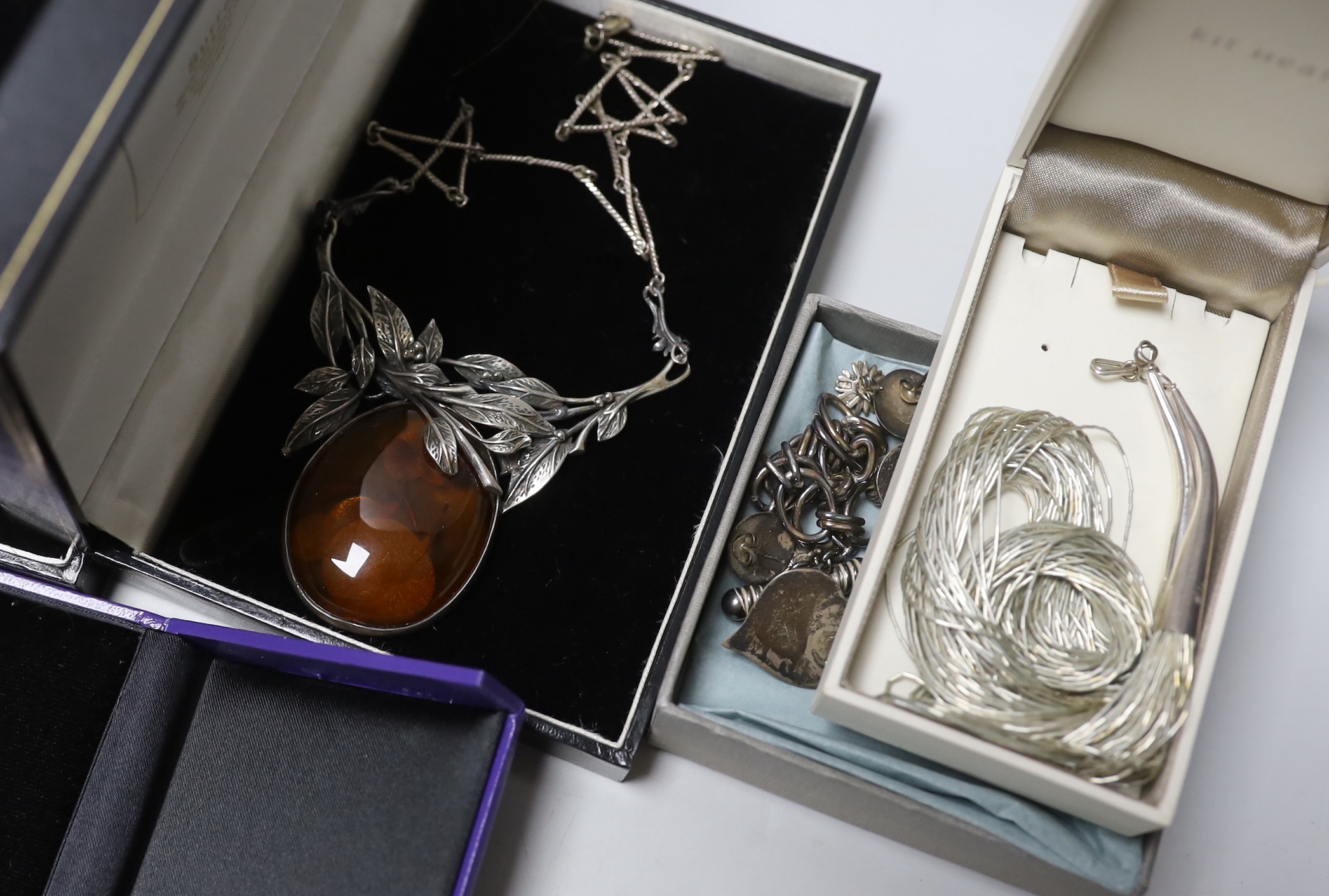 Assorted 925 and sterling costume jewellery.
